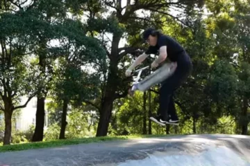 how to bri flip on a scooter